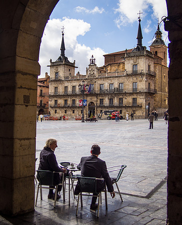 León
